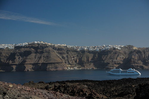 Sailing The Seas And Hiking A Volcano In Santorini - Wander The Map