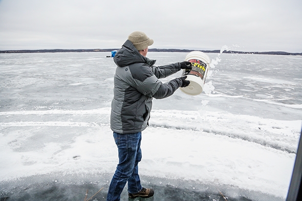 Ice_Fishing_Lake_Lida_Minnesota